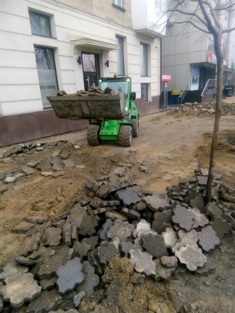 Proiectul de reabilitare a trotuarelor de pe bd. Grigore Vieru continuă    Pretura sectorului Rîşcani informează că au f...