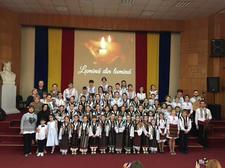 Spectacol muzical-literar ,,Lumina din lumina”    Ieri, 21 aprilie 2022, în sala pentru festivități a Preturii sectorulu...