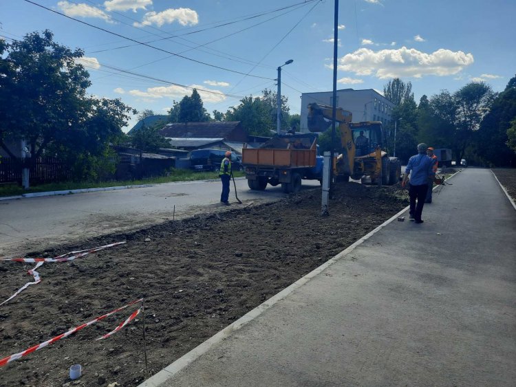 În Parcul „Răzeșilor” din cartierul Poșta Veche se efectuează lucrări de amenajare a parcării.     După ce a stat în par...