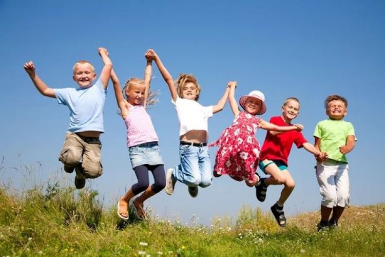 De Ziua Copilului!     În fiecare an, în prima zi de vară, sărbătorim Ziua Internațională a Copiilor, dar și cea mai fru...