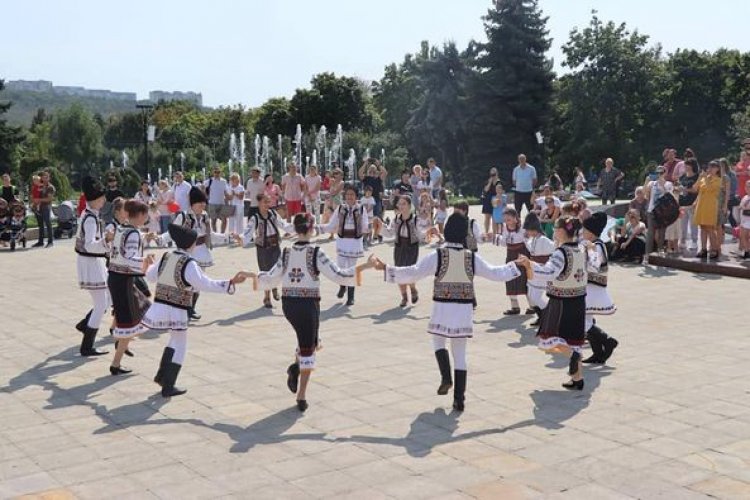 Manifestarea cultural-artistică și festivă, prilejuită Sărbătorii Naționale "Limba noastră"