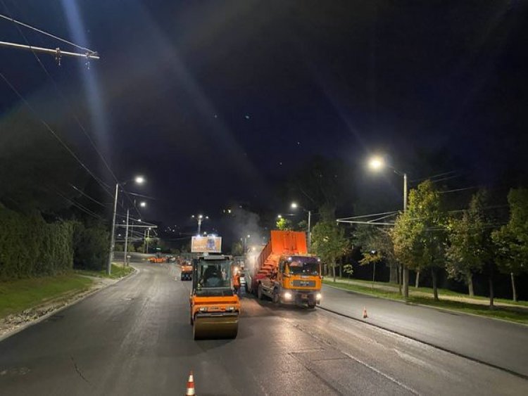 În sectorul Rîșcani pe bulevardul Renașterii este așternut stratul de asfalt.