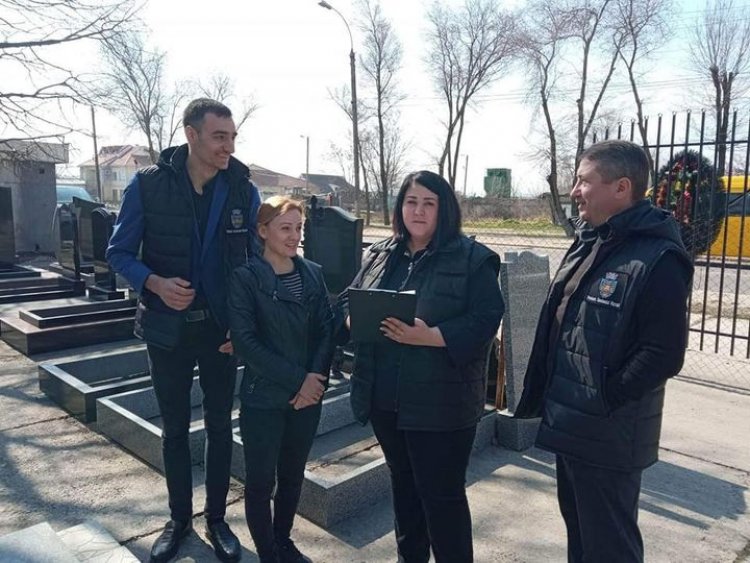 Comisia sanitară din cadrul Preturii sectorului Rîşcani, a inspectat vineri, 24 martie 2023, starea igienică a străzii D...