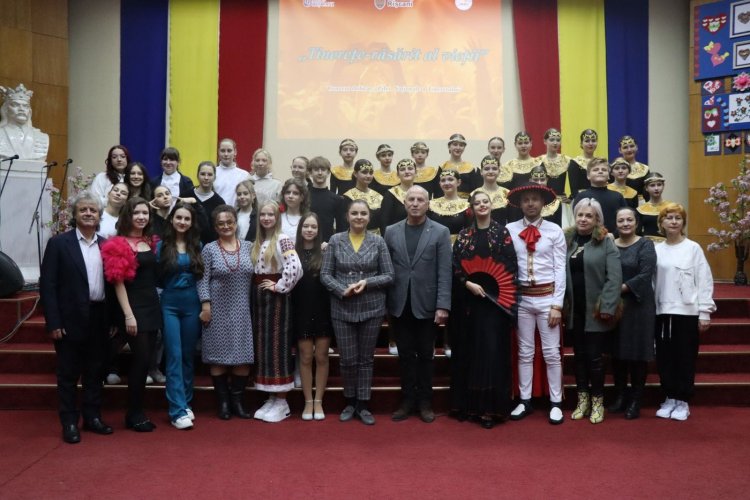 "Tinerețe-răsărit al vieții" Energia vibrantă a tinereții a prins viață într-un concert special desfășurat la Pret...